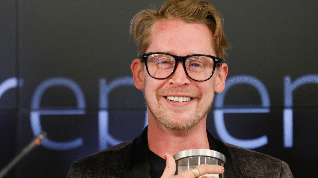 Macaulay Culkin 2025 mit Fokus auf Familie und Kinder