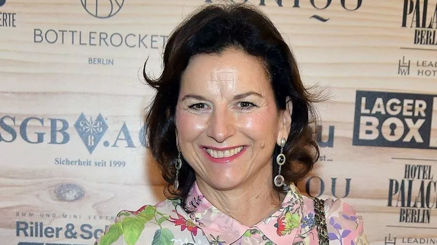 claudia obert promis unter palmen luxuriöser stil