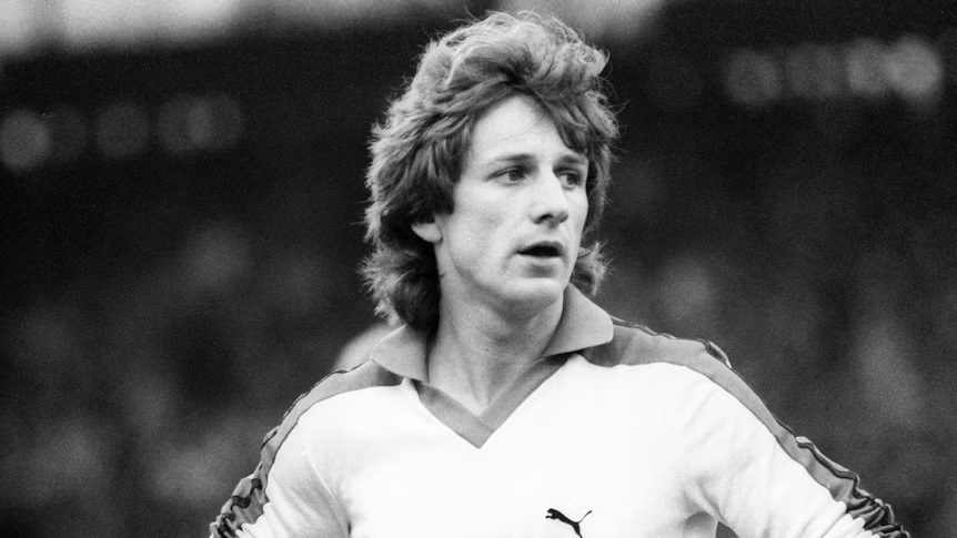 Frank Mill als deutscher Nationalspieler, häufige Suchanfrage Frank Mill Herzinfarkt