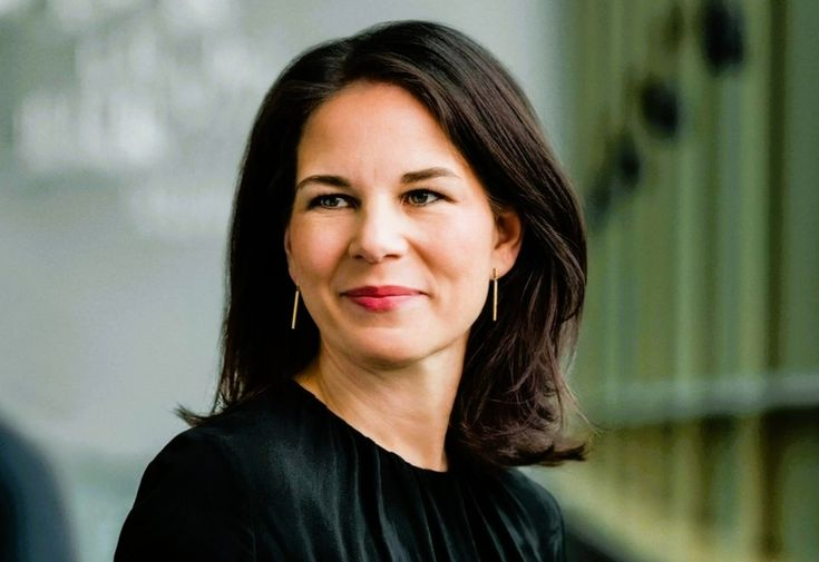 Baerbock neuer Freund – Außenministerin bei öffentlichem Auftritt