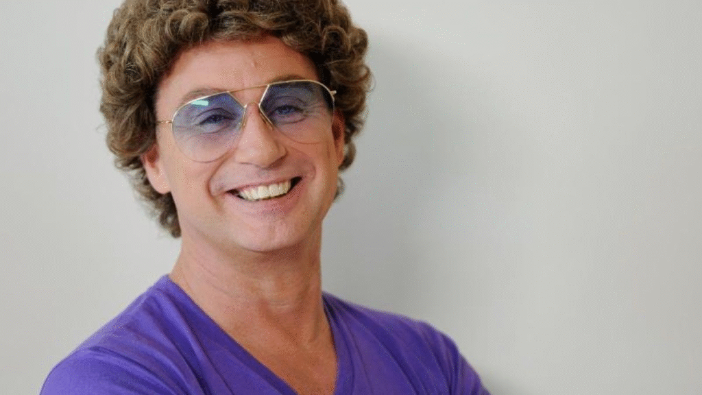 Atze Schröder Haare und Sonnenbrille als typisches Erscheinungsbild