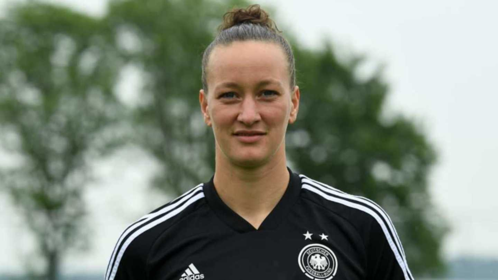Almuth Schult beim Training mit Fokus auf Balance zwischen Profisport und Privatleben mit ihrem Ehemann