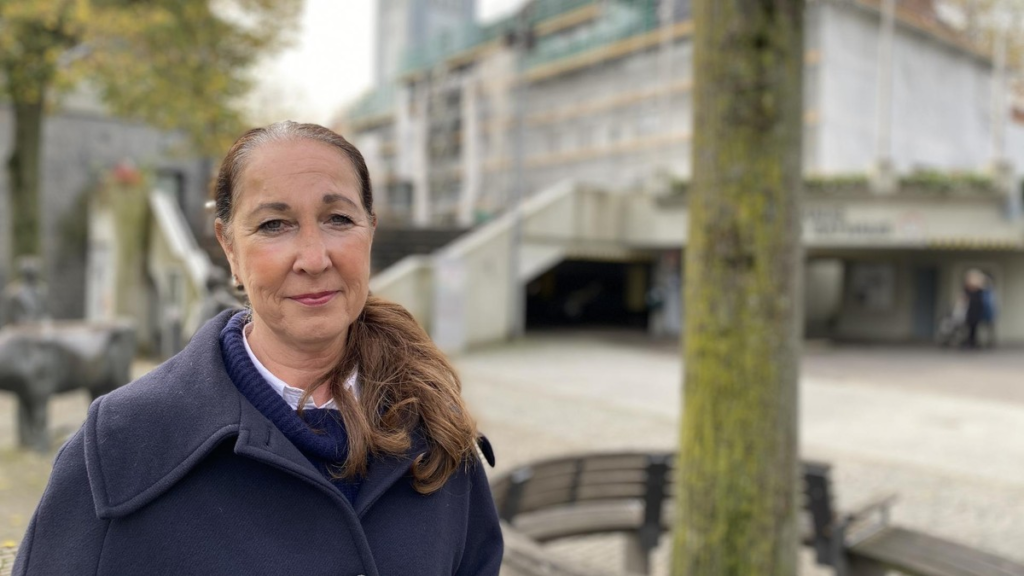 Geschäftsfrau im Interview – Kontext zu Iris Stalzer Ehemann