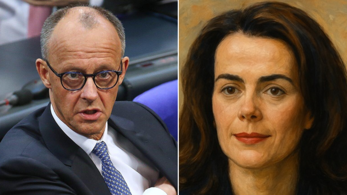 Carola Clüsener moderiert eine Veranstaltung