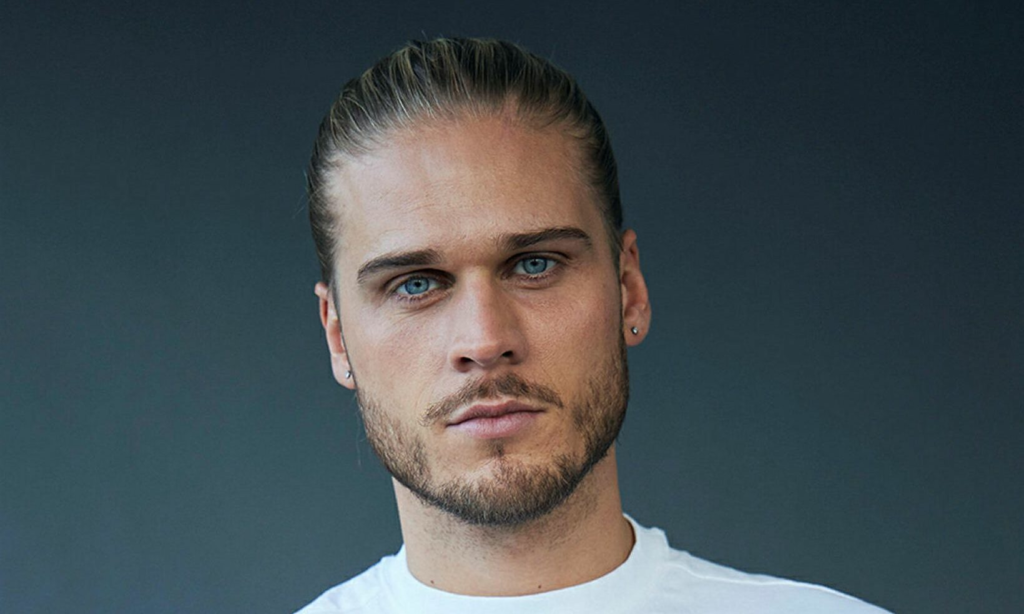 Rúrik Gíslason bei einem TV-Auftritt