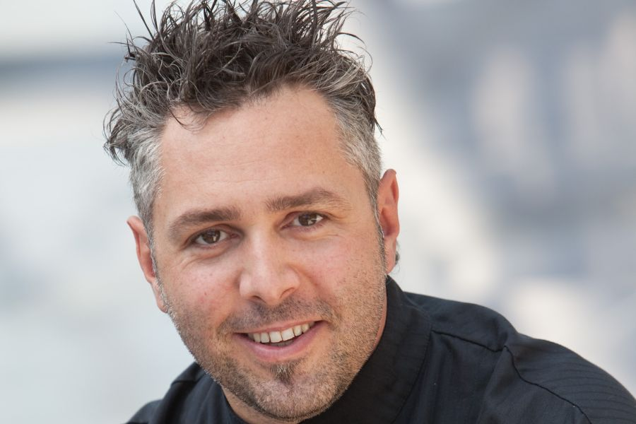 Roland Trettl stilvolles Studio-Portrait