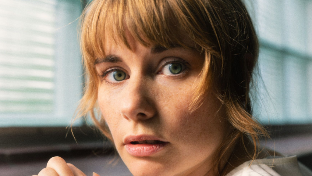 Anna Hausburg im Fokus der Öffentlichkeit modernes Bild