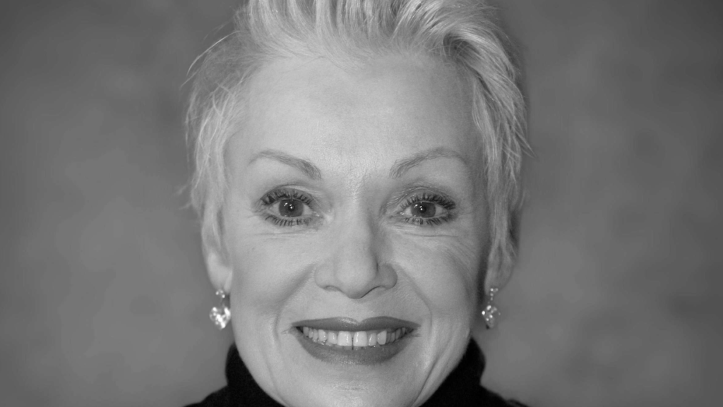 „Anita Kupsch Krankheit – Schauspielerin Anita Kupsch bei einem öffentlichen Auftritt“