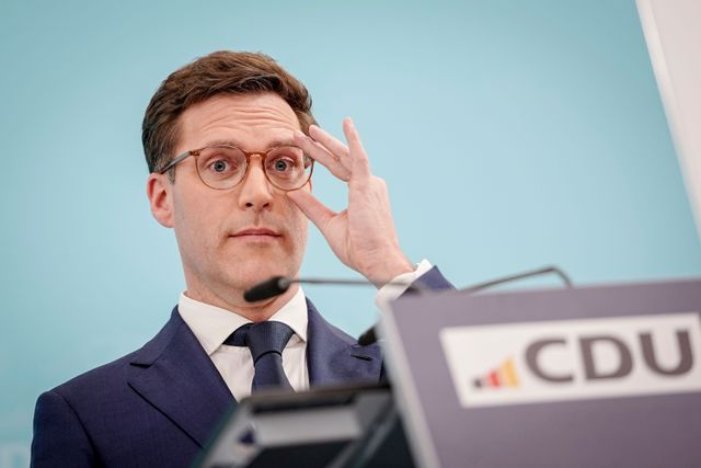 Familienleben von Manuel Hagel Ehefrau mit Kindern im Alltag