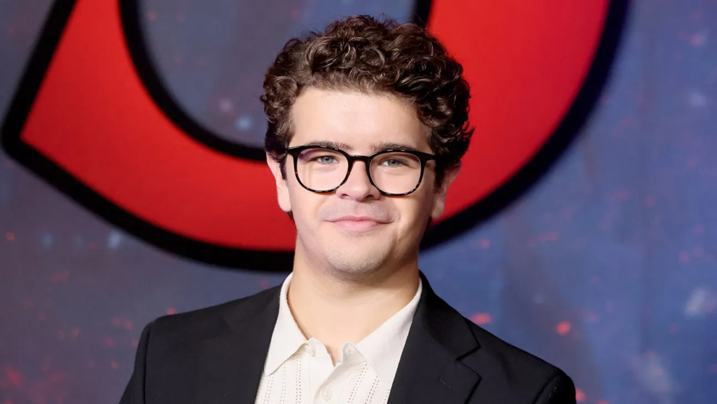 Porträt von Gaten Matarazzo, der trotz seiner Krankheit selbstbewusst in der Öffentlichkeit steht