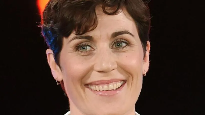 Nina Kunzendorf bei einem Interview auf dem roten Teppich