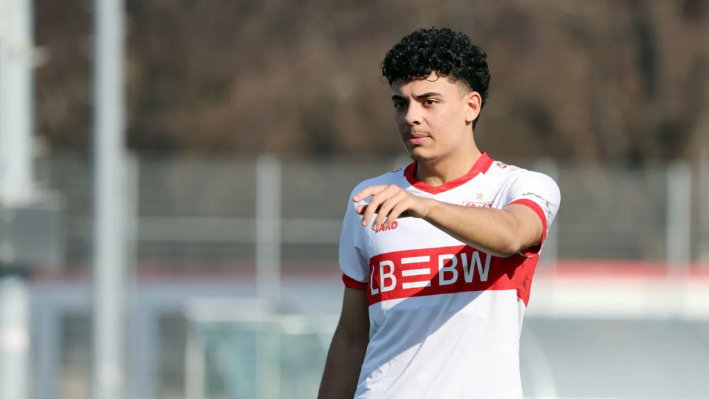Gabriel Bruno Zarrella im Stadion während eines Jugendfußballspiels